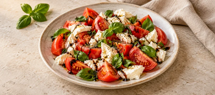 Tomaten-Mozzarella-Abendsalat